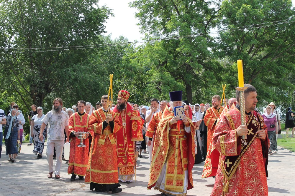 Крестный ход вокруг храма св. Иоанна Предтечи 7 июня 2019